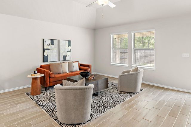 135 Hackberry LN, Bastrop, TX 78602