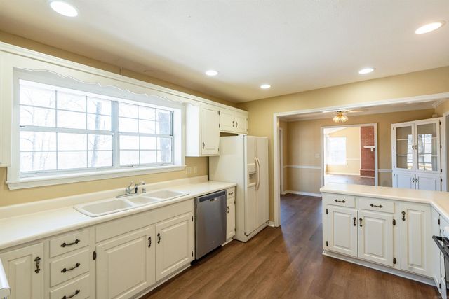 118 Red Oak Dr, Searcy, AR 72143