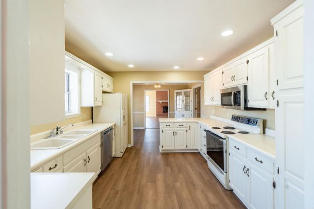 118 Red Oak Dr, Searcy, AR 72143