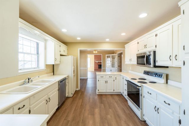 118 Red Oak Dr, Searcy, AR 72143