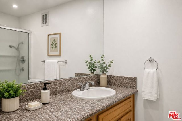 421 S La Fayette Park Place 210, Los Angeles, CA 90057