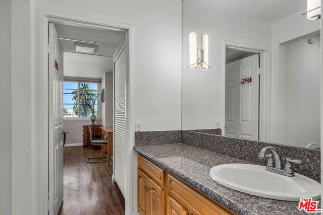 421 S La Fayette Park Place 210, Los Angeles, CA 90057