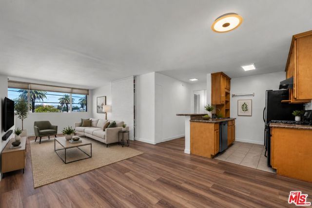 421 S La Fayette Park Place 210, Los Angeles, CA 90057