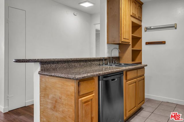 421 S La Fayette Park Place 210, Los Angeles, CA 90057