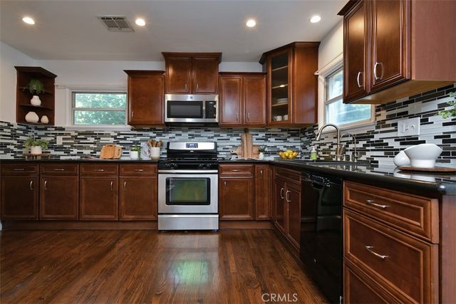 6601 Enfield, Reseda, CA 91335