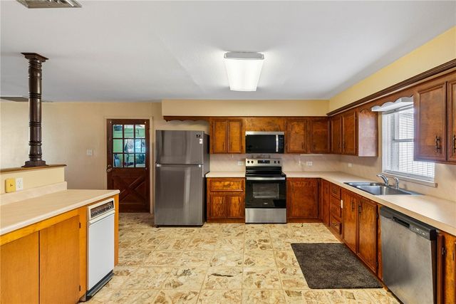 34 REDBIRD Trai, Rockport, TX 78392