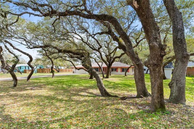 34 REDBIRD Trai, Rockport, TX 78392