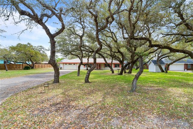 34 REDBIRD Trai, Rockport, TX 78392