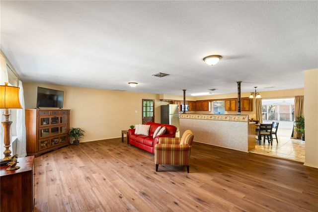 34 REDBIRD Trai, Rockport, TX 78392