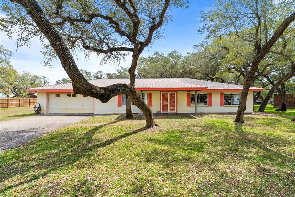 34 REDBIRD Trai, Rockport, TX 78392