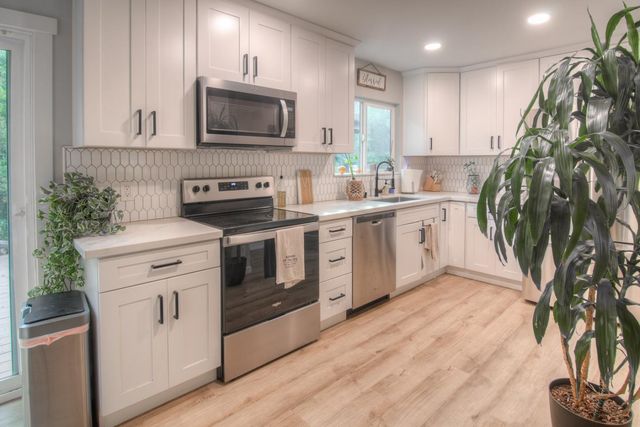 1353 Martin Dr, Auburn, CA 95603