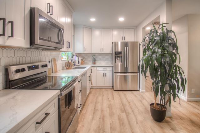 1353 Martin Dr, Auburn, CA 95603