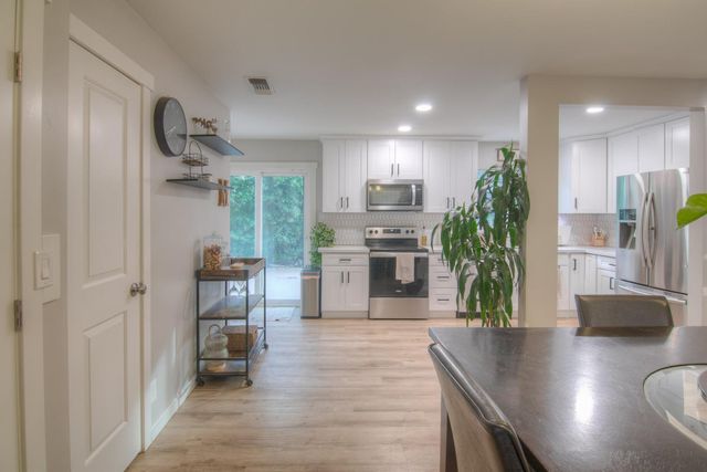 1353 Martin Dr, Auburn, CA 95603