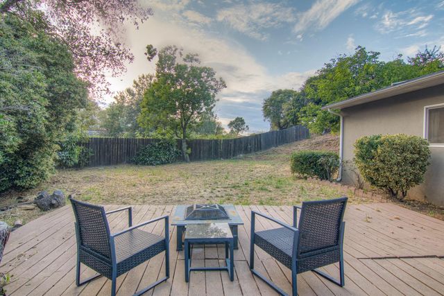 1353 Martin Dr, Auburn, CA 95603