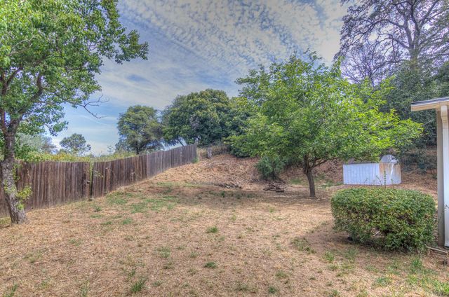 1353 Martin Dr, Auburn, CA 95603