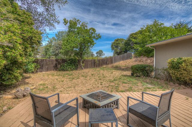 1353 Martin Dr, Auburn, CA 95603