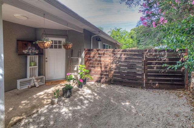 1353 Martin Dr, Auburn, CA 95603