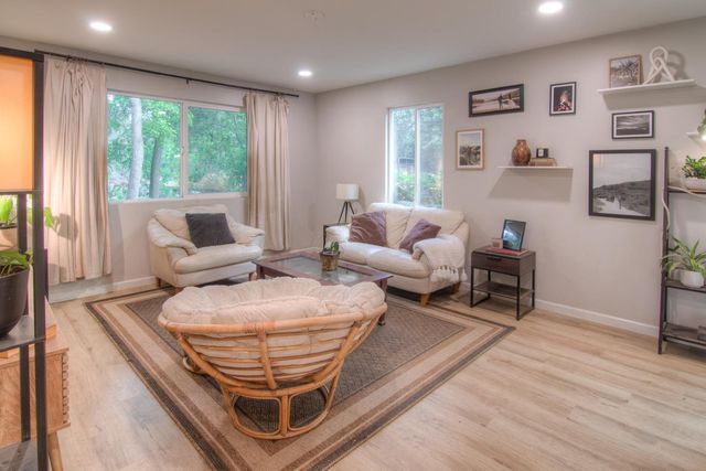 1353 Martin Dr, Auburn, CA 95603