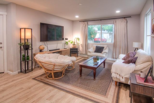 1353 Martin Dr, Auburn, CA 95603