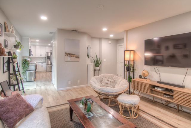 1353 Martin Dr, Auburn, CA 95603
