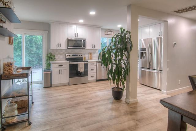 1353 Martin Dr, Auburn, CA 95603
