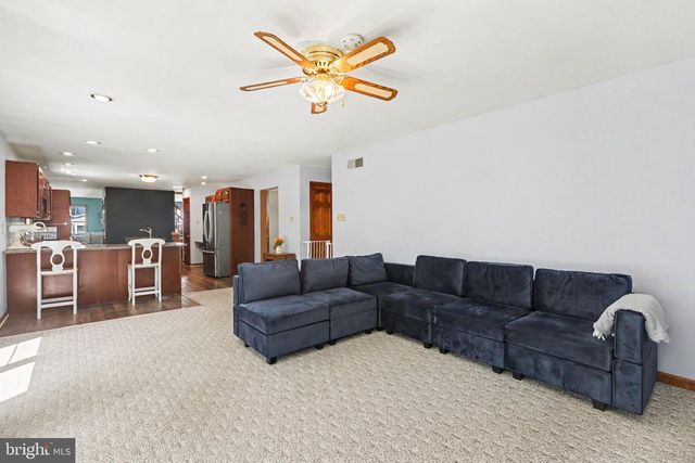 17 VICTORIA WAY, Camp Hill, PA 17011