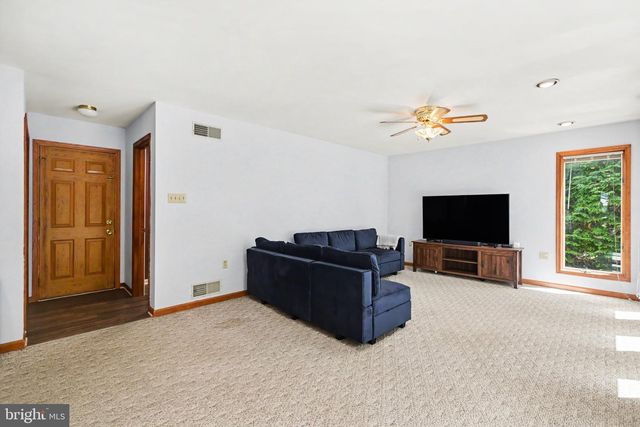 17 VICTORIA WAY, Camp Hill, PA 17011
