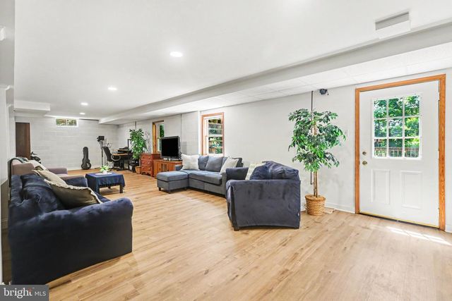 17 VICTORIA WAY, Camp Hill, PA 17011