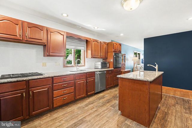 17 VICTORIA WAY, Camp Hill, PA 17011