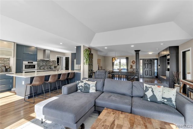 9574 English Ivy Court, Clarence, NY 14032