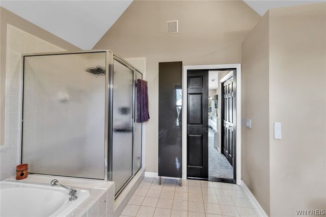9574 English Ivy Court, Clarence, NY 14032