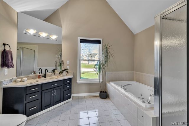 9574 English Ivy Court, Clarence, NY 14032
