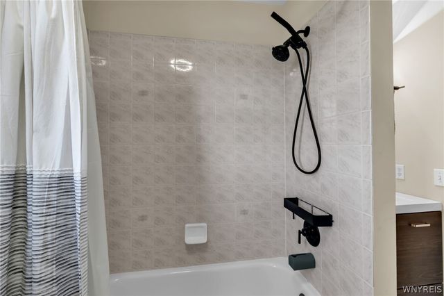 9574 English Ivy Court, Clarence, NY 14032