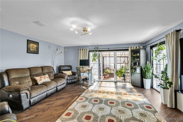 9574 English Ivy Court, Clarence, NY 14032
