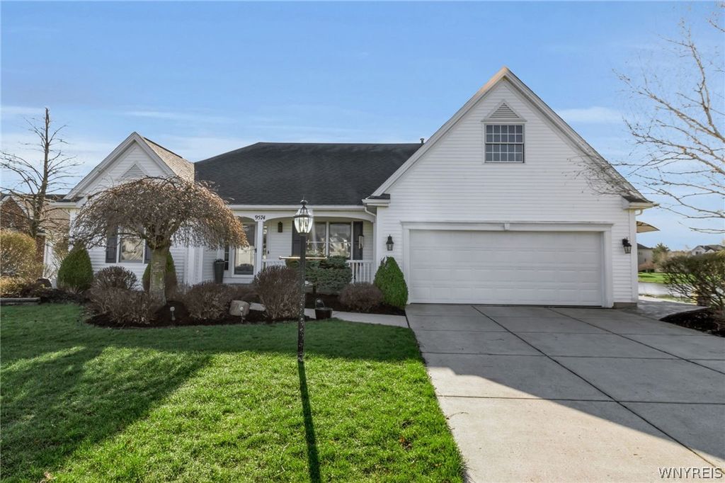 9574 English Ivy Court, Clarence, NY 14032