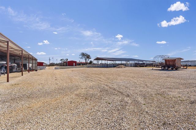 5300 County Road 424, Taylor, TX 76574