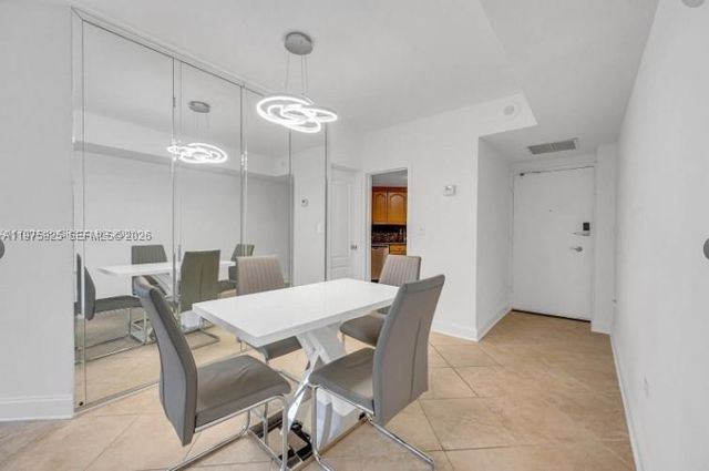 999 Brickell Bay Dr 2007, Miami, FL 33131