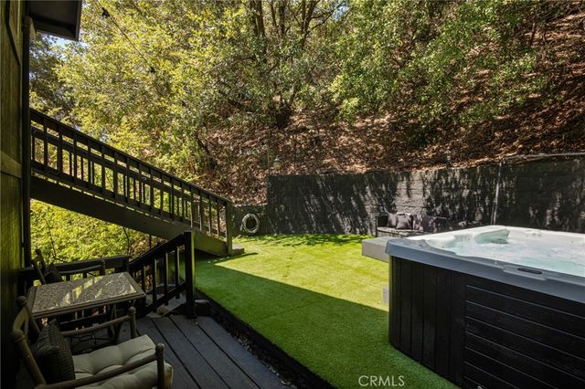 23594 Hillside, Crestline, CA 92325