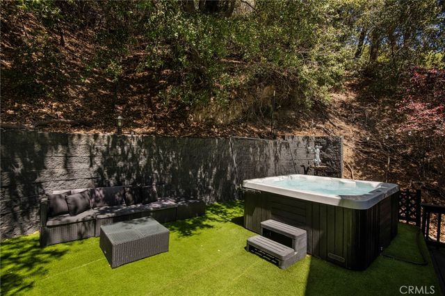 23594 Hillside, Crestline, CA 92325