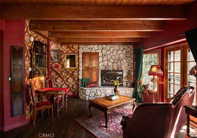 23594 Hillside, Crestline, CA 92325