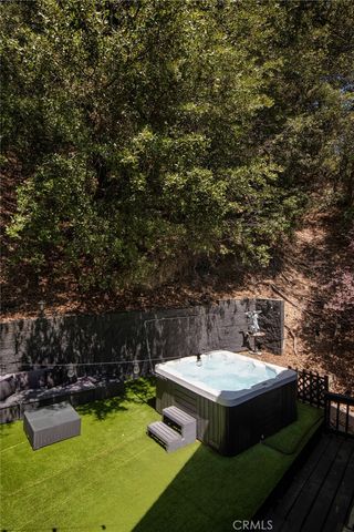 23594 Hillside, Crestline, CA 92325