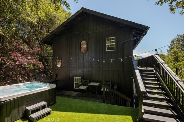 23594 Hillside, Crestline, CA 92325