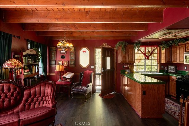 23594 Hillside, Crestline, CA 92325