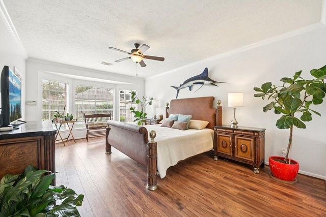 2202 Castle Bay Drive, League City, TX 77573
