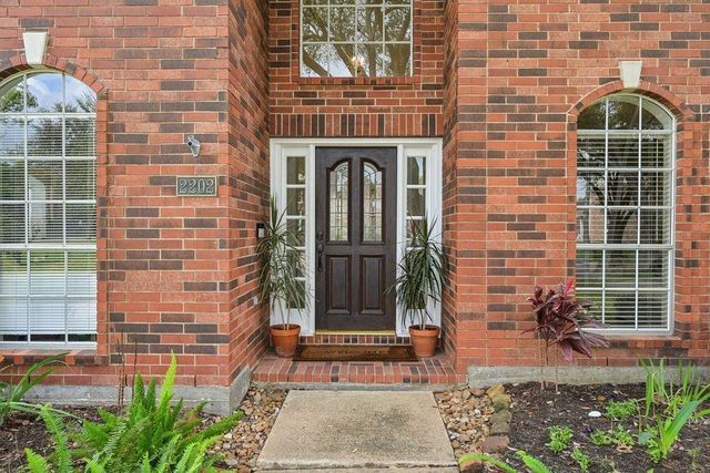2202 Castle Bay Drive, League City, TX 77573