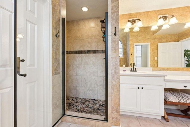 2202 Castle Bay Drive, League City, TX 77573