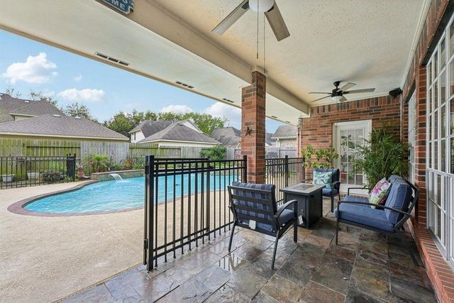 2202 Castle Bay Drive, League City, TX 77573