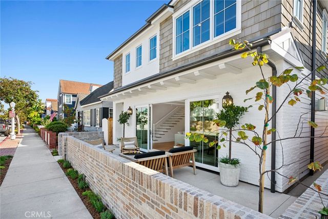 1517 Miramar Drive, Newport Beach, CA 92661