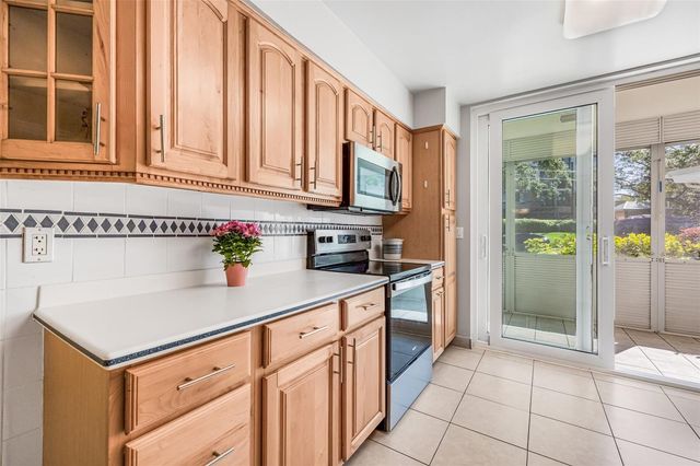 615 10TH AVENUE NE 1, St Petersburg, FL 33701