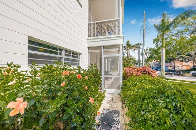 615 10TH AVENUE NE 1, St Petersburg, FL 33701